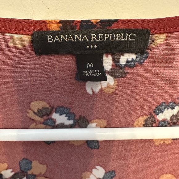 Banana Republic Burgundy Floral Wrap Blouse Size Medium - Picture 2 of 7